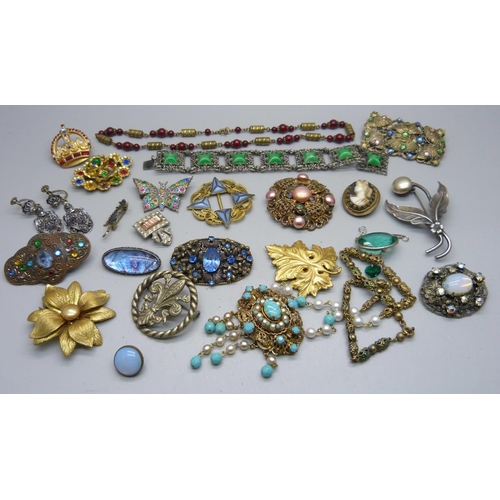 1062 - A collection of Czech brooches and a necklace