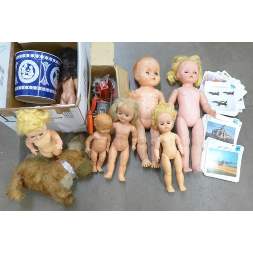 1096 - Two clay models of heads, a collection of dolls, a straw filled dog, etc. **PLEASE NOTE THIS LOT IS ... 