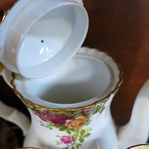 694 - Royal Albert Old Country Roses tea, coffee and dinnerwares, 46 pieces, cream jug a/f  **PLEASE NOTE ... 