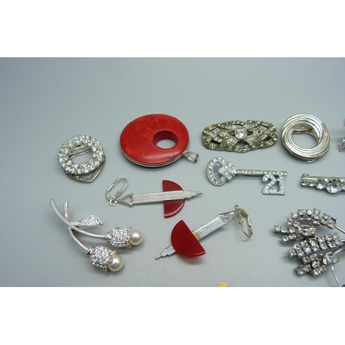 1002 - Three pairs of silver earrings and paste set jewellery