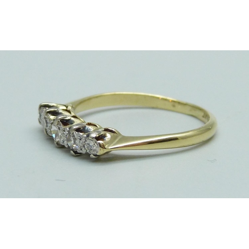 1013 - A 1970's 18ct gold and platinum set five stone diamond ring, P, 2.4g, 0.35cts of graduated diamonds