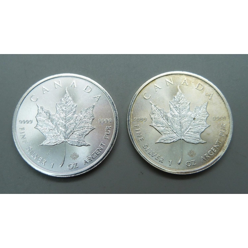 1033 - Two Canada fine silver 1oz. 5 Dollars coins, both 2020