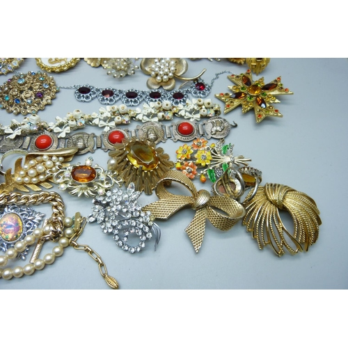 1053 - Vintage costume jewellery