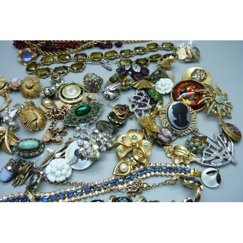 1059 - Vintage costume jewellery