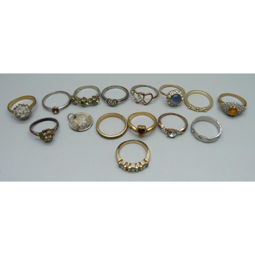 1061 - Fourteen rings, (two silver)