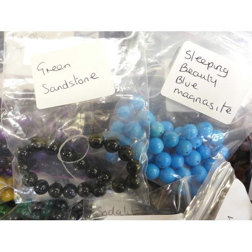 659 - A collection of gemstones, including tigers eye, amethyst, onyx, agate, jasper, hematite, quartz, et... 