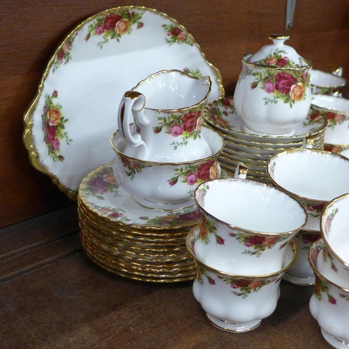 689 - Royal Albert Old Country Roses teawares, fourteen cups and saucers, eleven tea plates, etc.  **PLEAS... 