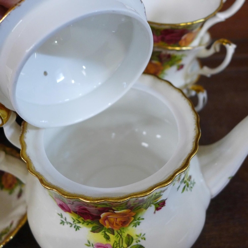 694 - Royal Albert Old Country Roses tea, coffee and dinnerwares, 46 pieces, cream jug a/f  **PLEASE NOTE ... 