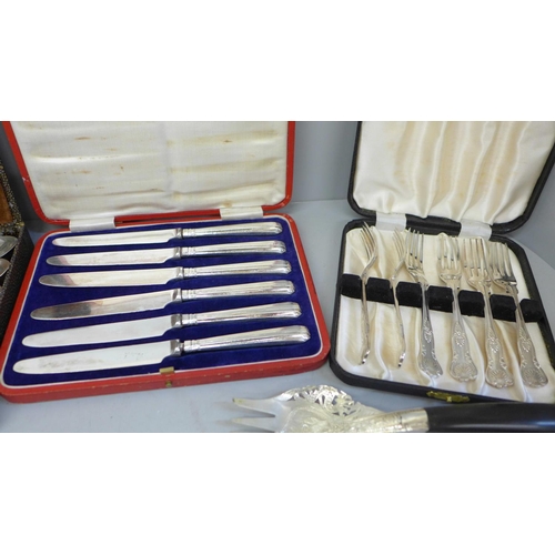 700 - A collection of plated flatware including a box of Walker & Hall fish servers, other plated cutlery ... 