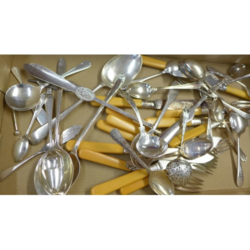 700 - A collection of plated flatware including a box of Walker & Hall fish servers, other plated cutlery ... 