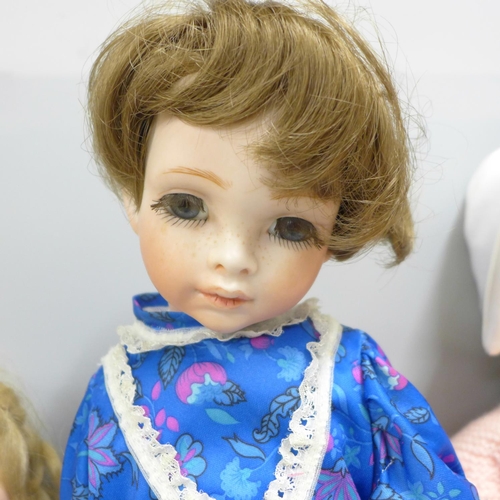 700D - A box of four vintage and modern dolls