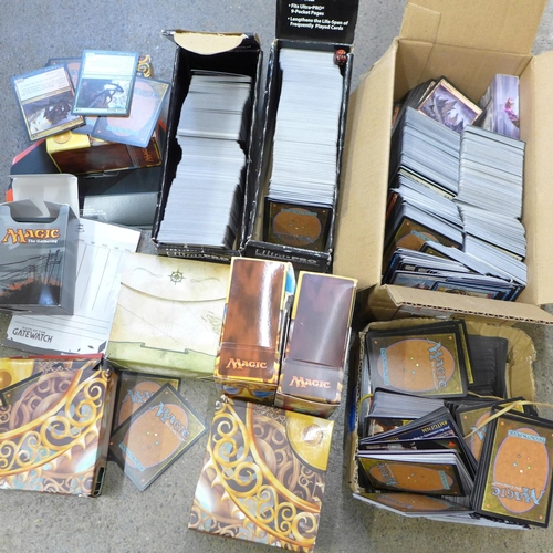 714 - A box of Magic The Gathering gaming/playing cards, loose