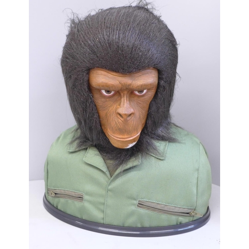 738 - Planet of The Apes, Limited Edition Collectors item, with one limited edition Ape head