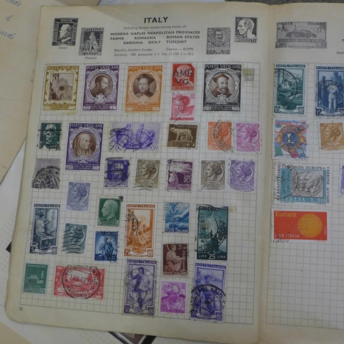 754 - A box containing stamp albums, loose stamps and twenty Royal Mail mint stamp packs