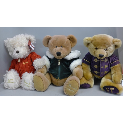 759 - Three Harrods teddy bears, 2000, 20001 and 2015 and a Mulholland & Bailic Labrador on wheels