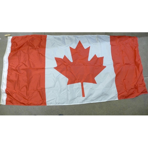 762 - Two flags, Canada and USA