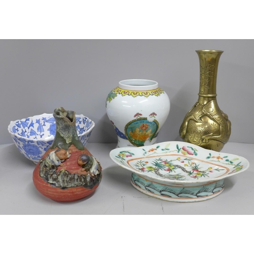 801 - A collection of oriental items; a Chinese brass vase, a blue and white bowl, ginger jar lacking lid,... 