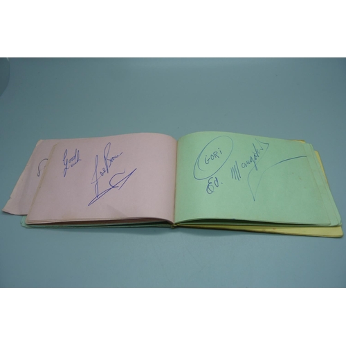 824 - An autograph book, mainly Sport, 1950s and 1960s, Surrey, Sussex, India 1959, Johnny Kwango, Billy T... 