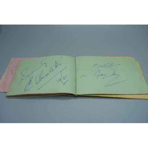 824 - An autograph book, mainly Sport, 1950s and 1960s, Surrey, Sussex, India 1959, Johnny Kwango, Billy T... 