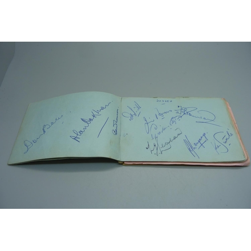 824 - An autograph book, mainly Sport, 1950s and 1960s, Surrey, Sussex, India 1959, Johnny Kwango, Billy T... 