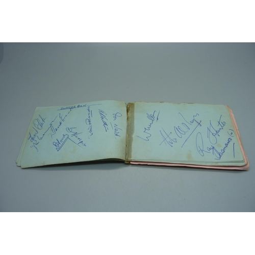 824 - An autograph book, mainly Sport, 1950s and 1960s, Surrey, Sussex, India 1959, Johnny Kwango, Billy T... 