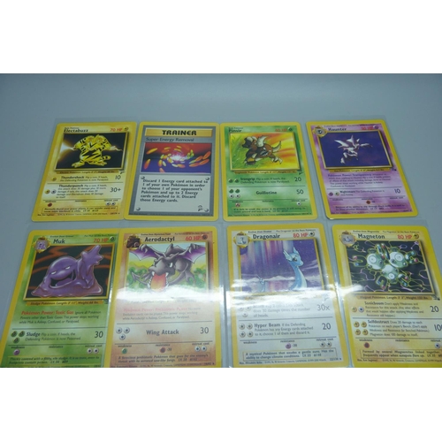 830 - 10 rare vintage Pokemon cards