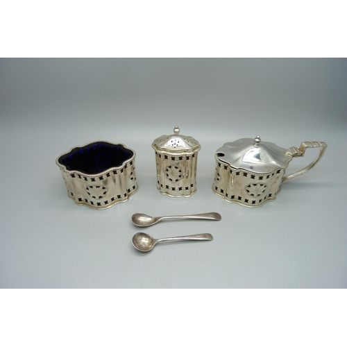 838 - A silver cruet set, Birmingham 1973, 237g, in a fitted case