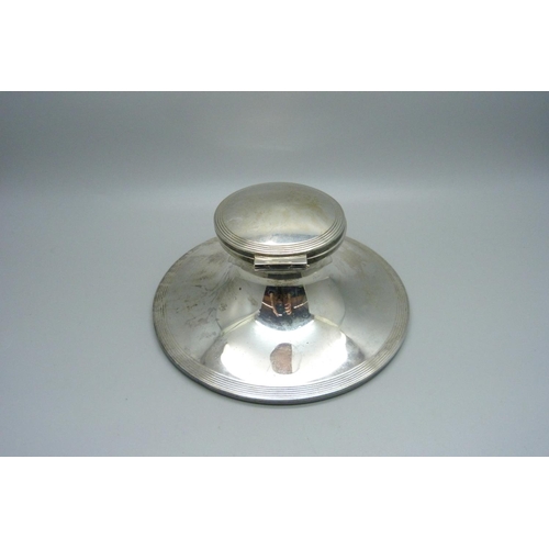 845 - A silver Capstan inkwell, Sheffield 1909, base 148mm