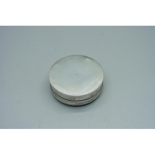 849 - An engraved circular silver box, 29g, 46mm