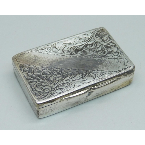 850 - A Victorian engraved silver box, Birmingham 1900, 34g, 57mm, a/f