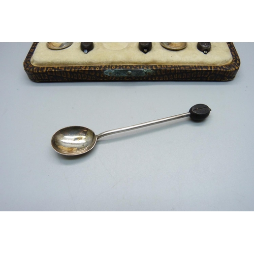 853 - A cased set of six silver coffee bean spoons, Sheffield 1913, 43g