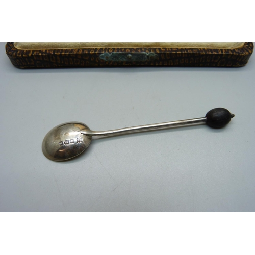 853 - A cased set of six silver coffee bean spoons, Sheffield 1913, 43g