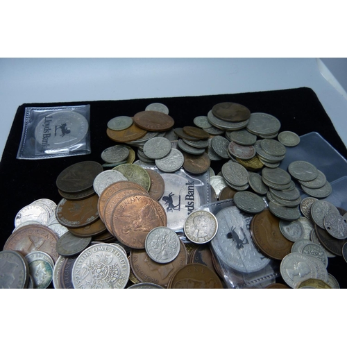 858 - A collection of British coins including half-crowns, commemorative coins, pre-1947 half-silver coins... 