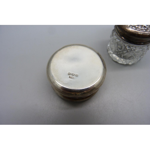 860 - A silver pill box and a silver topped glass jar, 15g of silver