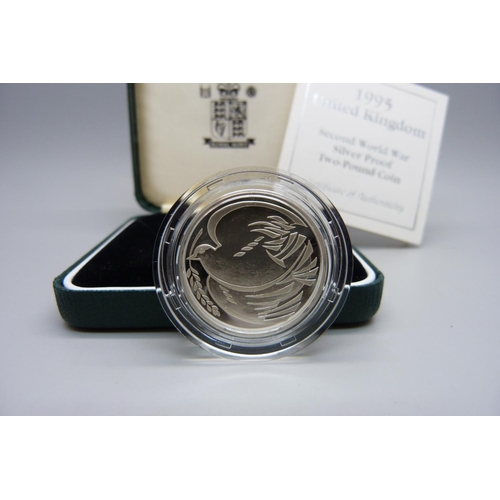 862 - A Royal Mint 1995 Second World War commemorative silver proof two-pound coin