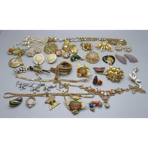 880 - Vintage costume jewellery