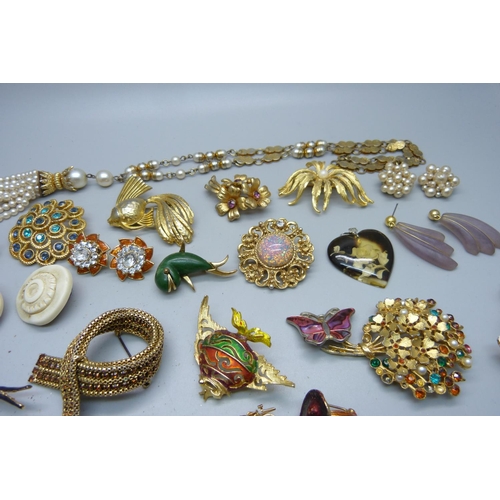 880 - Vintage costume jewellery