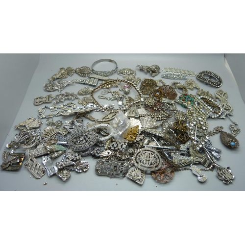 883 - Vintage costume jewellery including diamanté, a/f