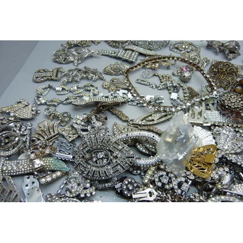 883 - Vintage costume jewellery including diamanté, a/f