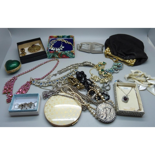 893 - Vintage jewellery, etc.