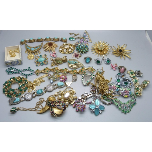 894 - Vintage costume jewellery