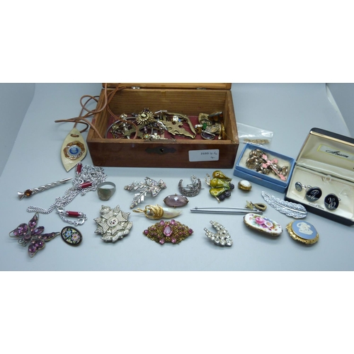 903 - Costume jewellery, cufflinks, a 'The Border Regiment' badge, etc.