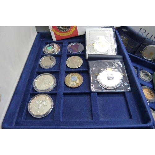 905 - A collection of commemorative coins