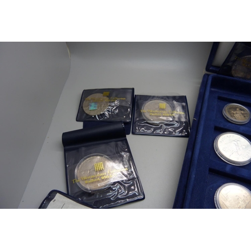 905 - A collection of commemorative coins