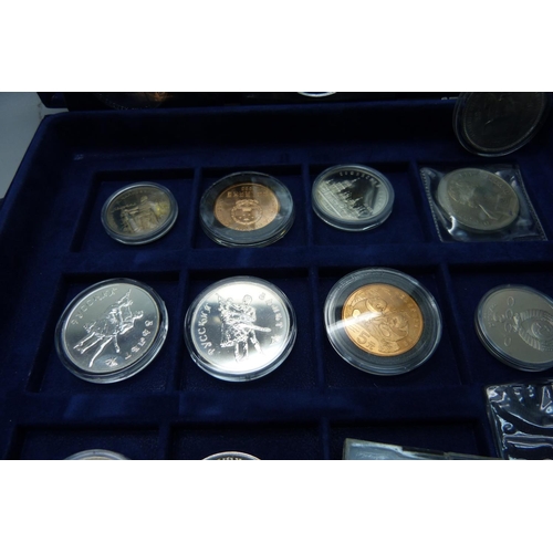 905 - A collection of commemorative coins