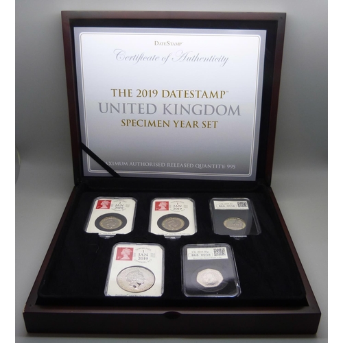 913 - A 2019 Datestamp United Kingdom Specimen Year Set, Queen Victoria £5, D-Day £2, Samuel Pepys £2, Wed... 