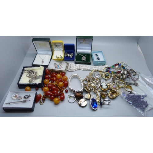 914 - Silver and costume jewellery