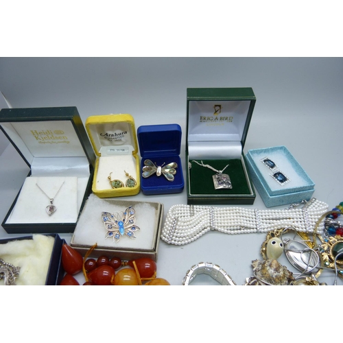 914 - Silver and costume jewellery