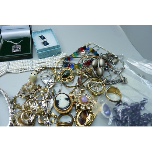 914 - Silver and costume jewellery