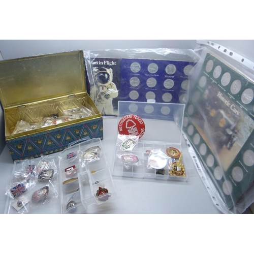 915 - A tin of badges and coin collection cards (5)